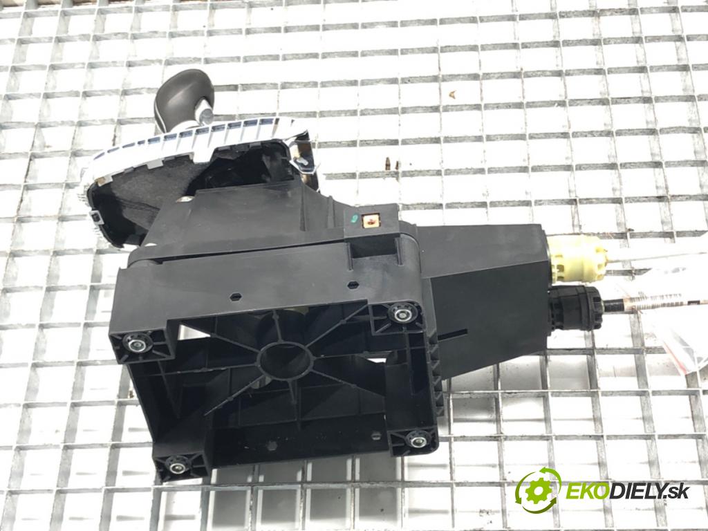 OPEL ASTRA J GTC 2011 - 2022    2.0 CDTI (08) 121 kW [165 KM] olej napędowy 2011 - 2015  Kulisa 55576410 (Rýchlostné páky / kulisy)