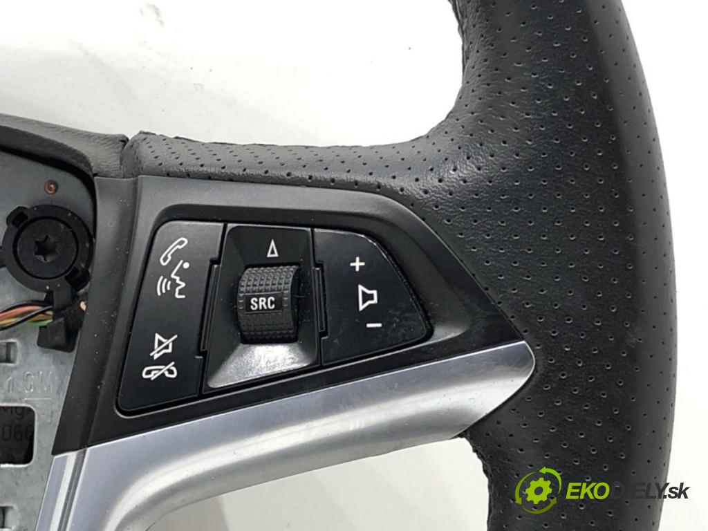 OPEL ASTRA J GTC 2011 - 2022    2.0 CDTI (08) 121 kW [165 KM] olej napędowy 2011 - 2015  Volant 13351028 (Volanty)