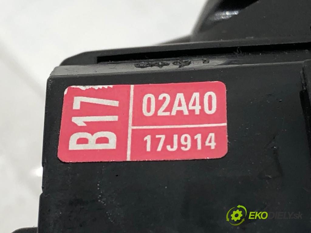 TOYOTA COROLLA sedan (_E21_) 2019 - 2022    1.8 VVTi Hybrid (ZWE211, MZEA12) 72 kW [98 KM] Hybryda silnik benzynowy / elektryczny 2019 - 2022  Prepínač stieračov  (Prepínače, spínače, tlačidlá a ovládače kúrenia)
