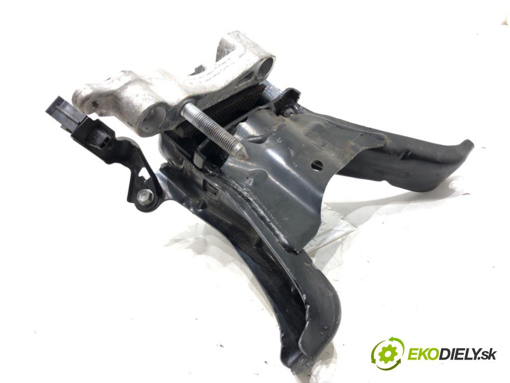 TOYOTA COROLLA sedan (_E21_) 2019 - 2022    1.8 VVTi Hybrid (ZWE211, MZEA12) 72 kW [98 KM] Hybryda silnik benzynowy / elektryczny 2019 - 2022  AirBag Motor  (Držiaky motora)