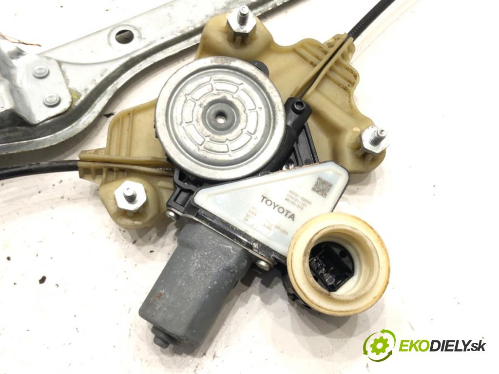 TOYOTA COROLLA sedan (_E21_) 2019 - 2022    1.8 VVTi Hybrid (ZWE211, MZEA12) 72 kW [98 KM] Hybryda silnik benzynowy / elektryczny 2019 - 2022  Mechanizmus okna pravy zad 69830-02730-B