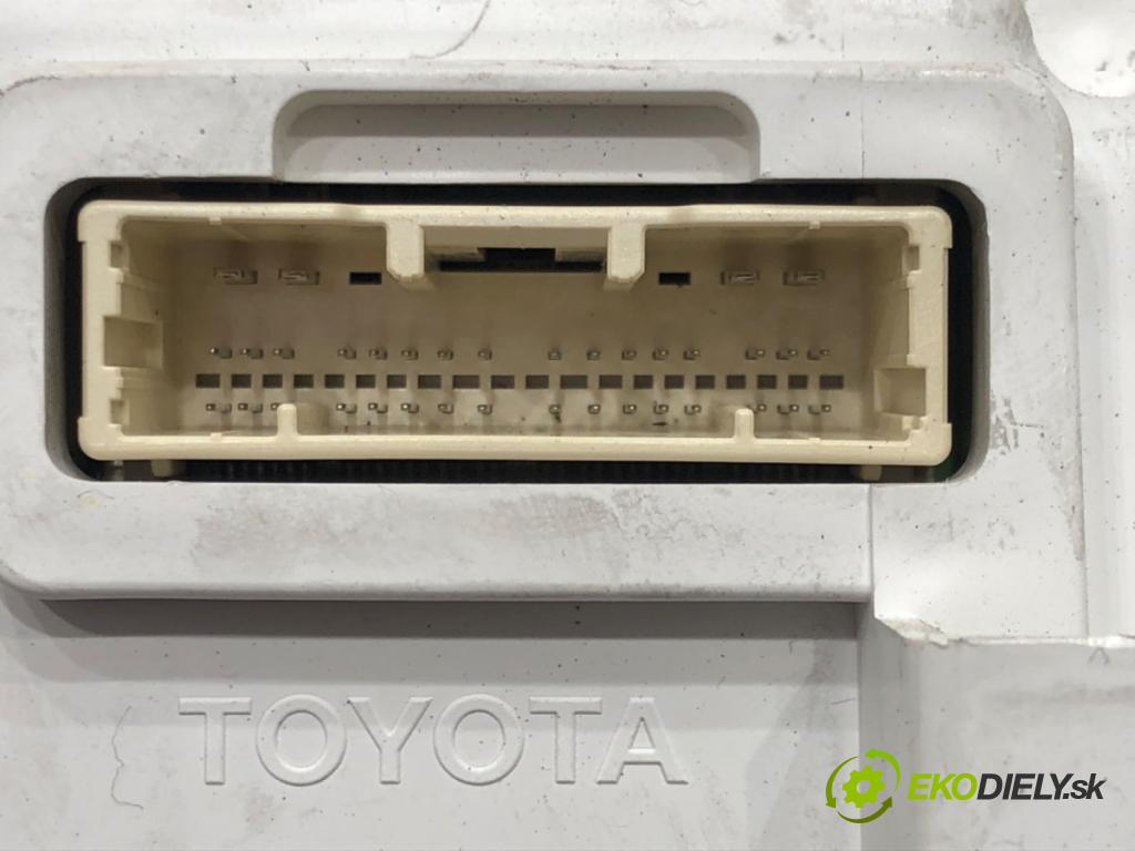 TOYOTA COROLLA E21 sedan 2020 72 kW 1.8 VVTi Hybrid (ZWE211, MZEA12) 1798 prístrojovka 83800-FE180 (Přístrojová deska)
