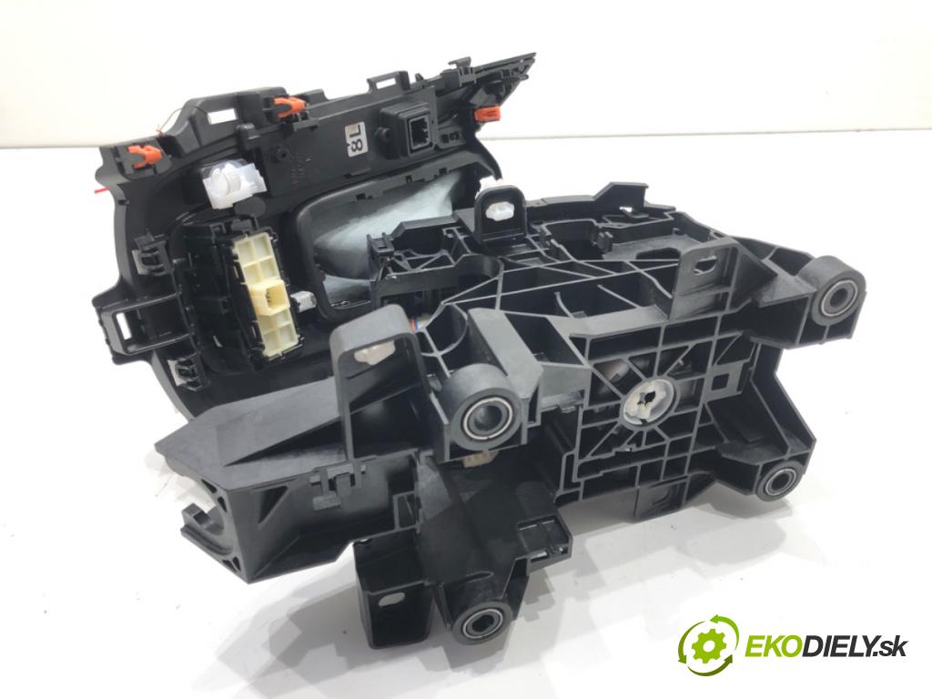 TOYOTA COROLLA sedan (_E21_) 2019 - 2022    1.8 VVTi Hybrid (ZWE211, MZEA12) 72 kW [98 KM] Hybryda silnik benzynowy / elektryczny 2019 - 2022  Kulisa  (Rýchlostné páky / kulisy)