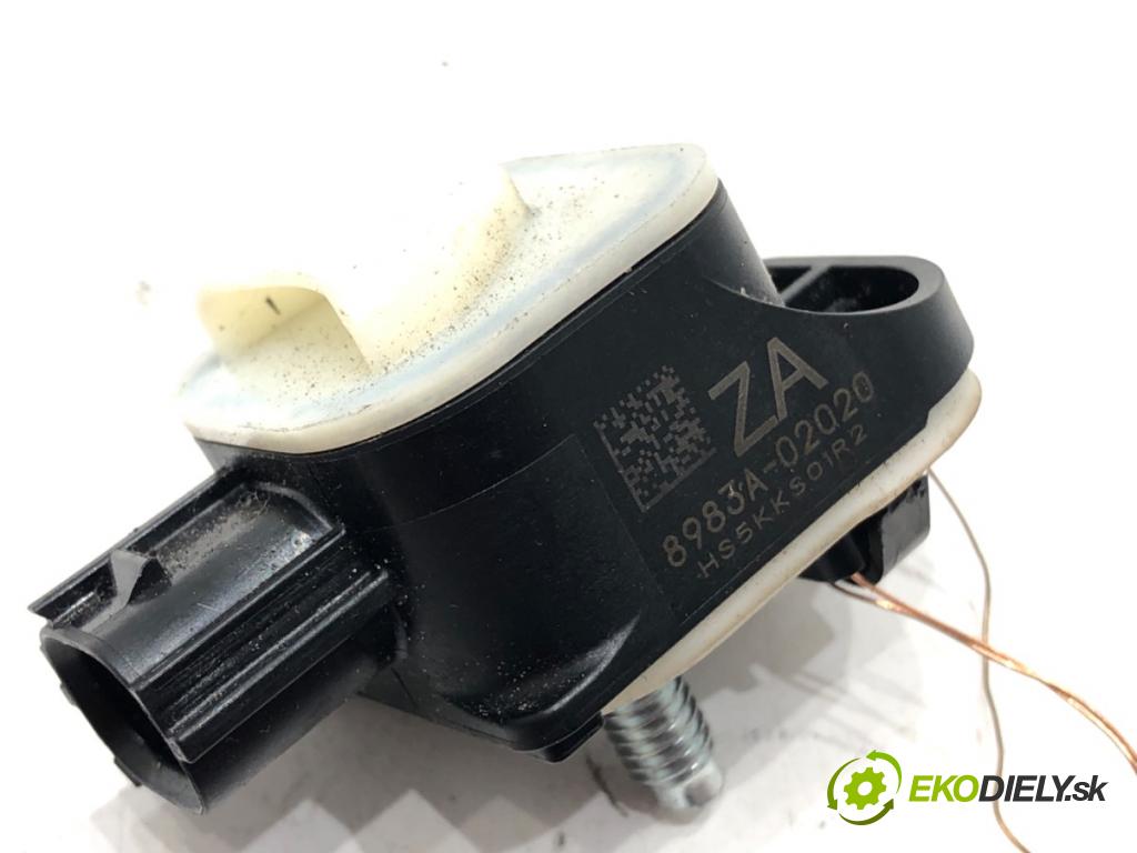 TOYOTA COROLLA sedan (_E21_) 2019 - 2022    1.8 VVTi Hybrid (ZWE211, MZEA12) 72 kW [98 KM] Hybryda silnik benzynowy / elektryczny 2019 - 2022  Snímač nárazu 8983A-02020 (Snímače nárazu)