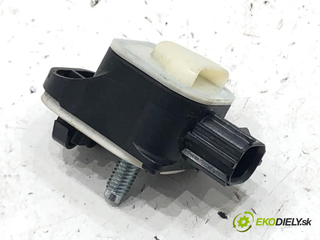 TOYOTA COROLLA sedan (_E21_) 2019 - 2022    1.8 VVTi Hybrid (ZWE211, MZEA12) 72 kW [98 KM] Hybryda silnik benzynowy / elektryczny 2019 - 2022  Snímač nárazu 8983A-02020 (Snímače nárazu)