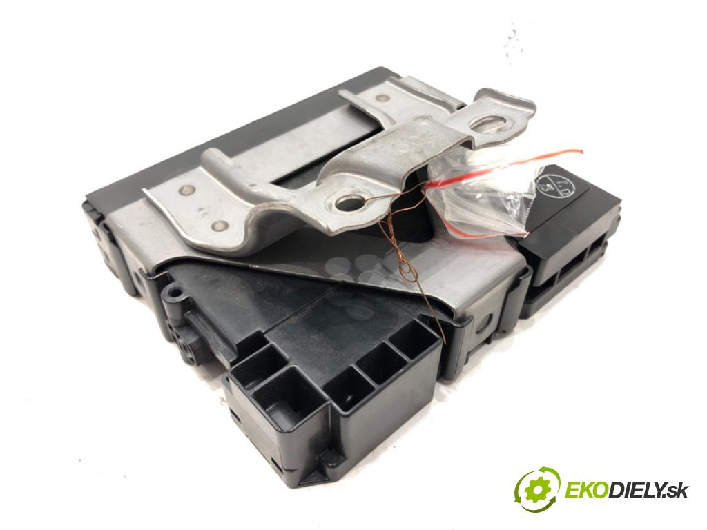 TOYOTA COROLLA sedan (_E21_) 2019 - 2022    1.8 VVTi Hybrid (ZWE211, MZEA12) 72 kW [98 KM] Hybryda silnik benzynowy / elektryczny 2019 - 2022  Modul telefónu 86740 12041 (Ostatné)