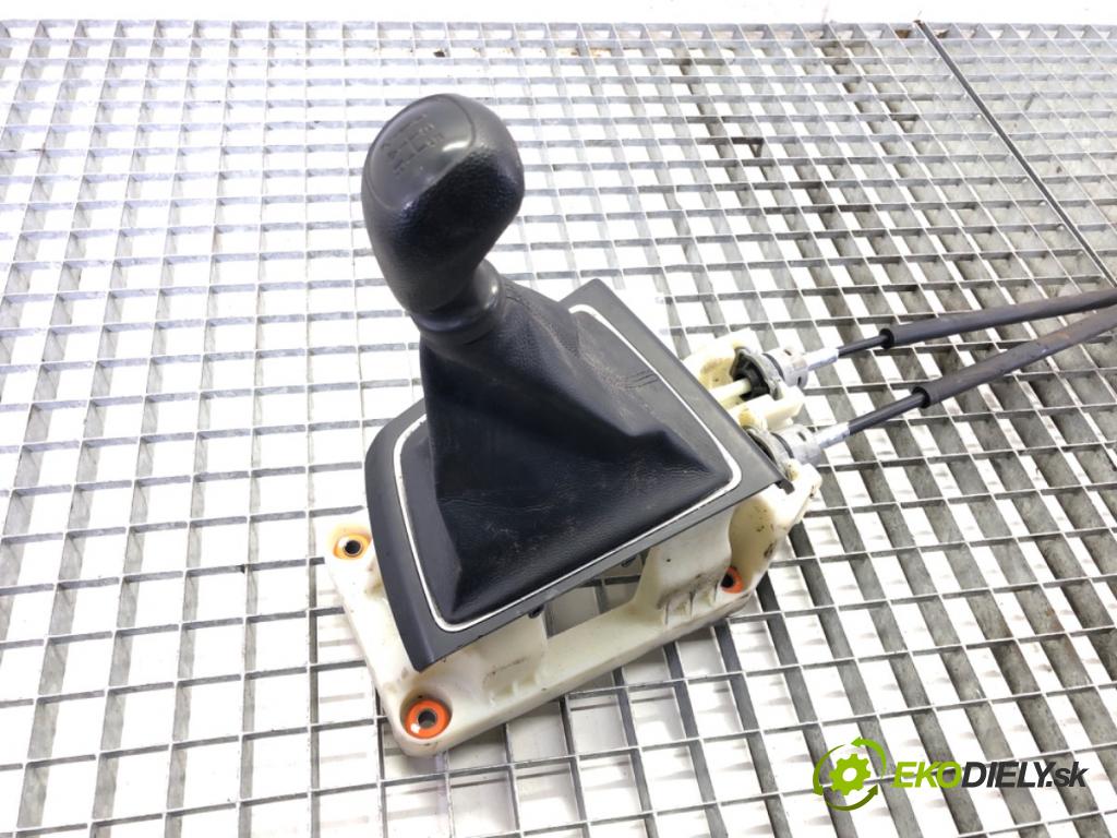 HYUNDAI i20 II (GB, IB) 2014 - 2022    1.2 62 kW [84 KM] benzyna 2014 - 2022  Kulisa  (Rýchlostné páky / kulisy)