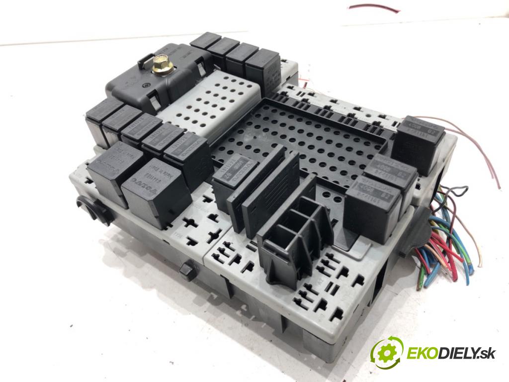 VOLVO S60 I (384) 2000 - 2010    2.4 125 kW [170 KM] benzyna 2000 - 2010  modul BSI  (Pojistkové skříňky)