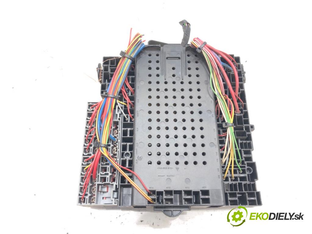 VOLVO S60 I (384) 2000 - 2010    2.4 125 kW [170 KM] benzyna 2000 - 2010  modul BSI 08696098 (Pojistkové skříňky)