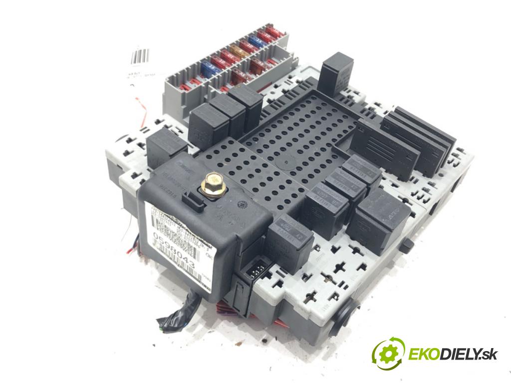 VOLVO S60 I (384) 2000 - 2010    2.4 125 kW [170 KM] benzyna 2000 - 2010  modul BSI 08696098 (Pojistkové skříňky)