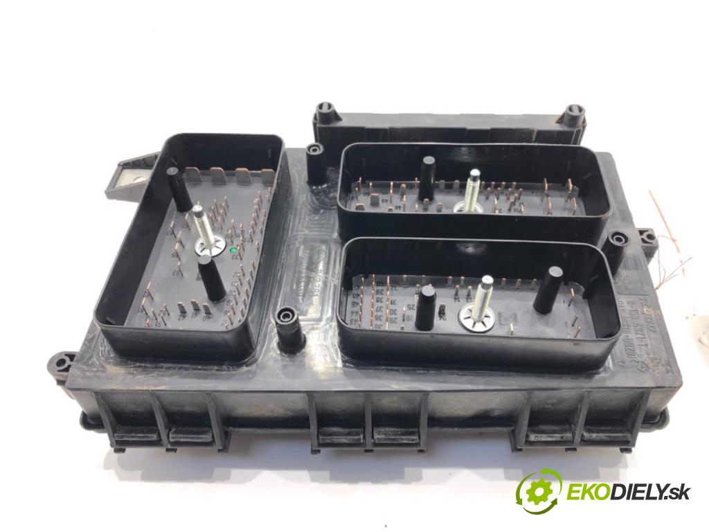 OPEL ASTRA H Kombi (A04) 2004 - 2014    1.4 (L35) 66 kW [90 KM] benzyna 2004 - 2010  skříňka poistková 13191126FC (Pojistkové skříňky)