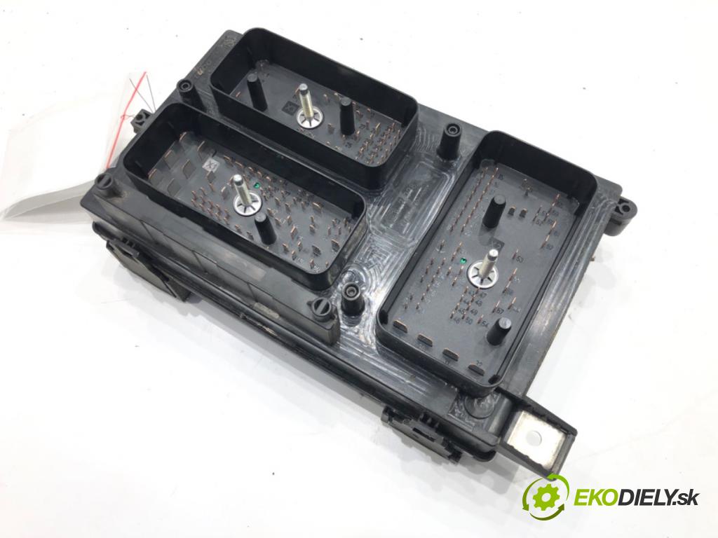 OPEL ASTRA H Kombi (A04) 2004 - 2014    1.4 (L35) 66 kW [90 KM] benzyna 2004 - 2010  skříňka poistková 13191126FC (Pojistkové skříňky)