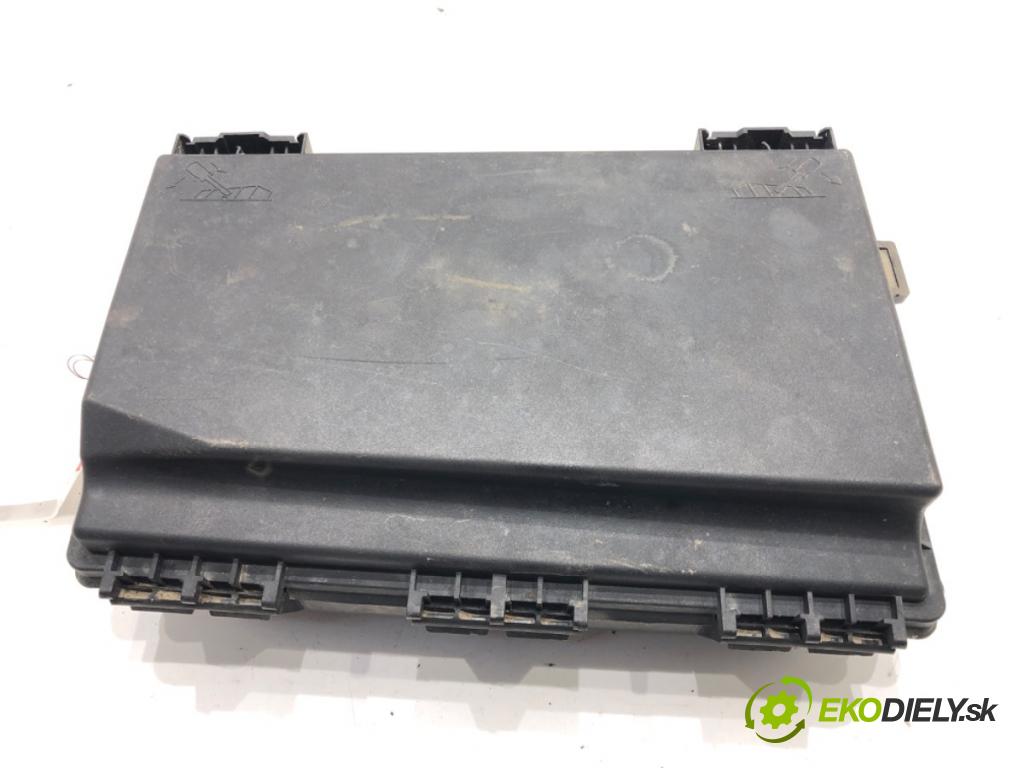 OPEL ASTRA H Kombi (A04) 2004 - 2014    1.4 (L35) 66 kW [90 KM] benzyna 2004 - 2010  skříňka poistková 13191126FC (Pojistkové skříňky)