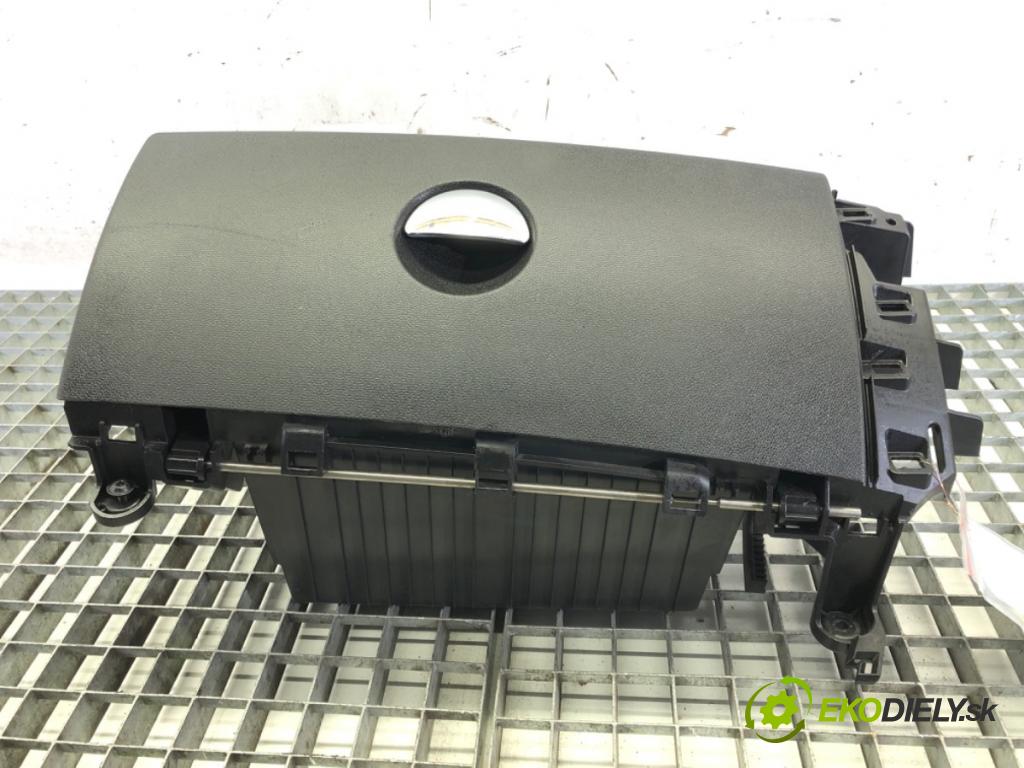 MINI MINI COUNTRYMAN (R60) 2010 - 2016    Cooper D 82 kW [112 KM] olej napędowy 2010 - 2016  Priehradka, kastlík spolujazdca  (Priehradky, kastlíky)