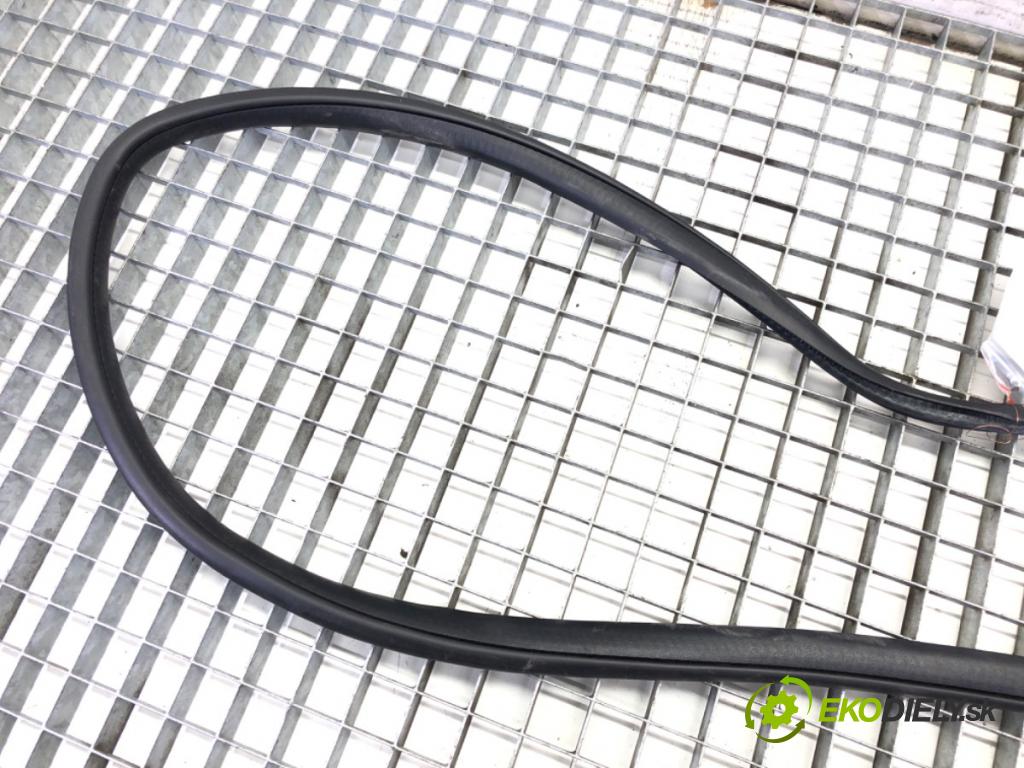 SUZUKI SX4 S-CROSS (JY) 2013 - 2022    1.6 AllGrip (AKK 416) 88 kW [120 KM] benzyna 2013 - 2022  těsnění dveře zadní část pravá  (Ostatní)