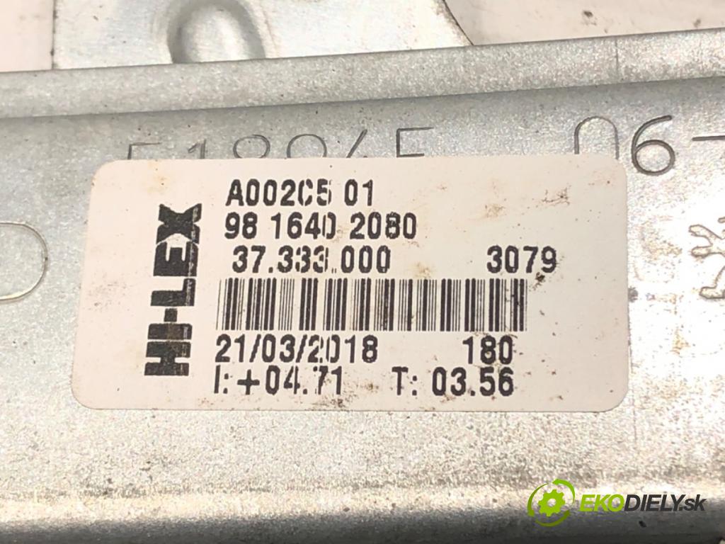 PEUGEOT 208 I (CA_, CC_) 2012 - 2022    1.2 VTI 82 60 kW [82 KM] benzyna 2012 - 2022  mechanismus okna pravý přední část