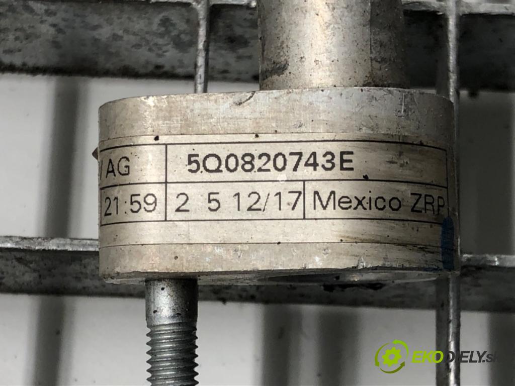 VW GOLF VII (5G1, BQ1, BE1, BE2) 2012 - 2022    1.8 TSI 125 kW [170 KM] benzyna 2013 - 2022  rúrka klimatizácie 5Q0820743E (Rúrky klimatizácie)