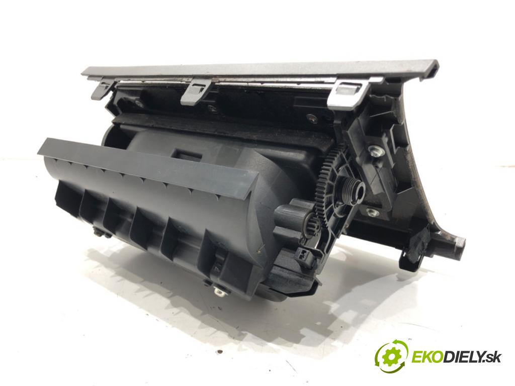 MAZDA 6 Kombi (GH) 2007 - 2013    2.2 MZR-CD (GH10) 120 kW [163 KM] olej napędowy 2008 - 2013  Držiak na nápoje GS8S-64361 (Úchyty, držiaky na nápoje)