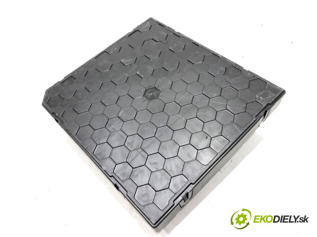 VW GOLF VII (5G1, BQ1, BE1, BE2) 2012 - 2022    1.8 TSI 125 kW [170 KM] benzyna 2013 - 2022  Modul BCM 5Q0937087AN (Ostatné)