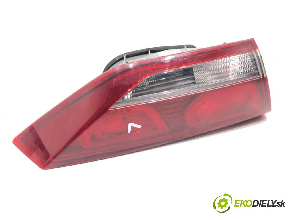 HYUNDAI ELANTRA VI sedan 2016 94 kW 1.6 1591 Svetlo zad ľavá strana vnútorná  (Kľučka dverí ostatné)