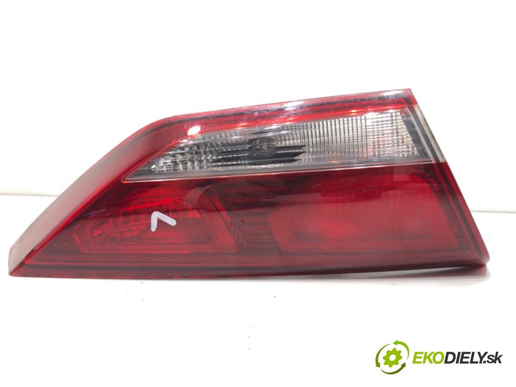 HYUNDAI ELANTRA VI sedan 2016 94 kW 1.6 1591 Svetlo zad ľavá strana vnútorná  (Kľučka dverí ostatné)