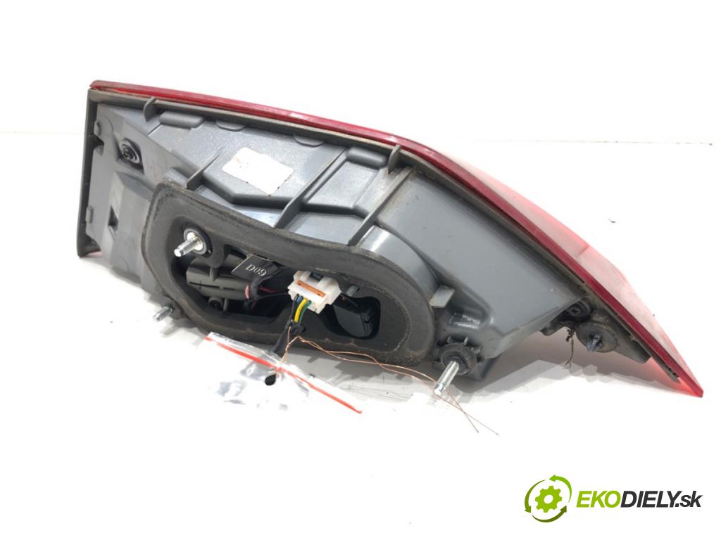 HYUNDAI ELANTRA VI sedan 2016 94 kW 1.6 1591 Svetlo zad ľavá strana vnútorná  (Kľučka dverí ostatné)