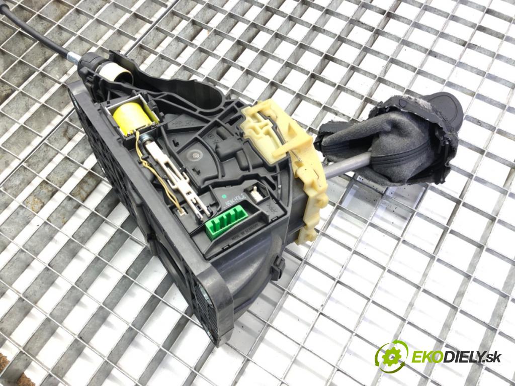 LAND ROVER FREELANDER 2 (L359) 2006 - 2015    2.2 TD4 4x4 118 kW [160 KM] olej napędowy 2006 - 2014  Kulisa 6G92-7K004-AD (Rýchlostné páky / kulisy)