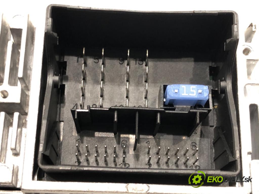 PEUGEOT 308 SW II (LC_, LJ_, LR_, LX_, L4_) 2014 - 2021    1.6 BlueHDi 120 88 kW [120 KM] olej napędowy 2014 - 2021  RADIO Navigácia 9810475480 (Audio zariadenia)