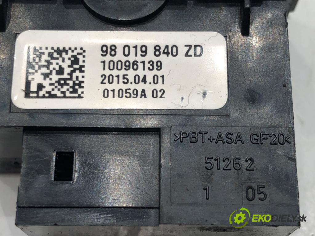 PEUGEOT 308 SW II (LC_, LJ_, LR_, LX_, L4_) 2014 - 2021    1.6 BlueHDi 120 88 kW [120 KM] olej napędowy 2014 - 2021  Prepínač vyhrievania sedačky 98019840ZD