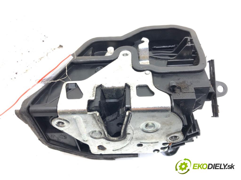 BMW X1 (E84) 2009 - 2015    sDrive 20 d 130 kW [177 KM] olej napędowy 2009 - 2015  zámok dveře levý zadní část 7229459