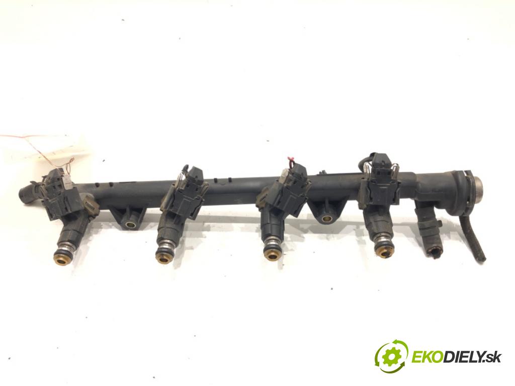 VW LUPO I (6X1, 6E1) 1998 - 2005    1.0 37 kW [50 KM] benzyna 1998 - 2000  Lišta vstrekovacia 030133319L (Vstrekovacie lišty)