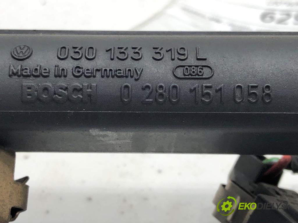 VW LUPO I (6X1, 6E1) 1998 - 2005    1.0 37 kW [50 KM] benzyna 1998 - 2000  Lišta vstrekovacia 030133319L (Vstrekovacie lišty)