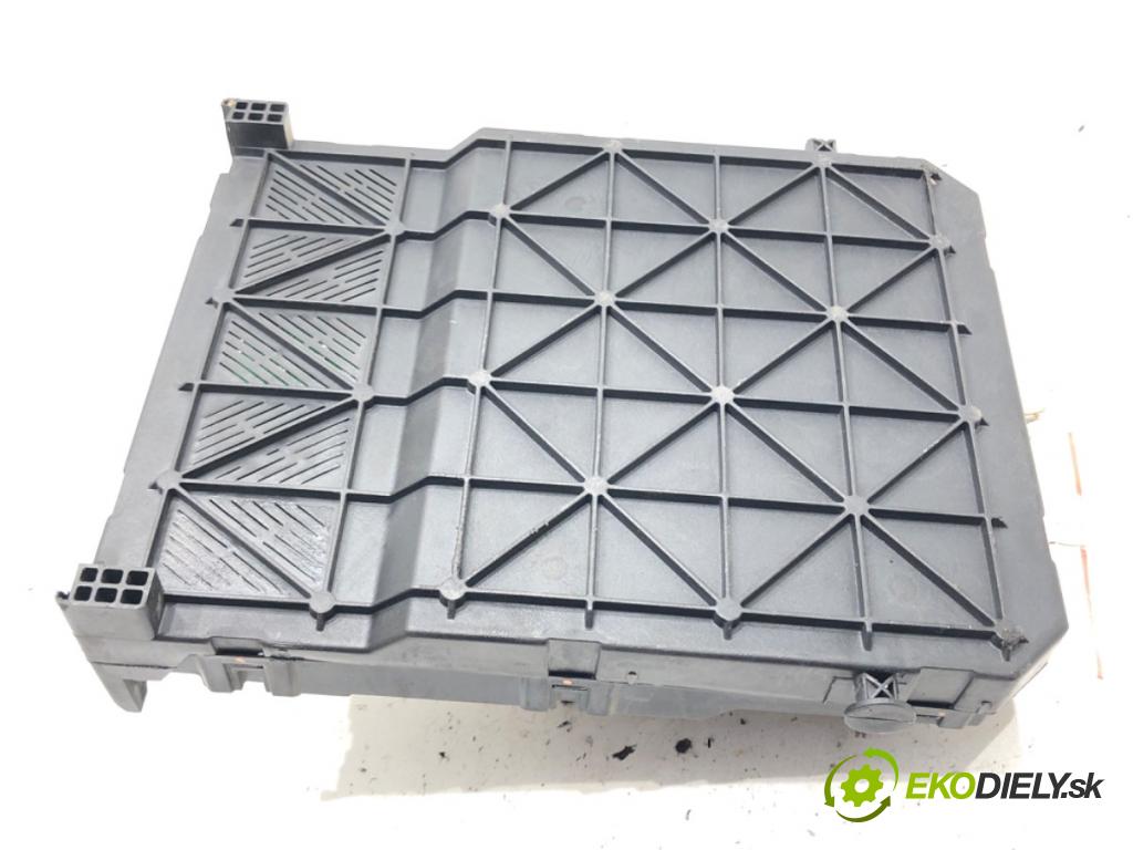 PEUGEOT 407 (6D_) 2004 - 2011    1.6 HDi 110 (6D9HZC, 6D9HYC) 80 kW [109 KM] olej napędowy 2004 - 2010  modul BSI 9655221080 (Pojistkové skříňky)