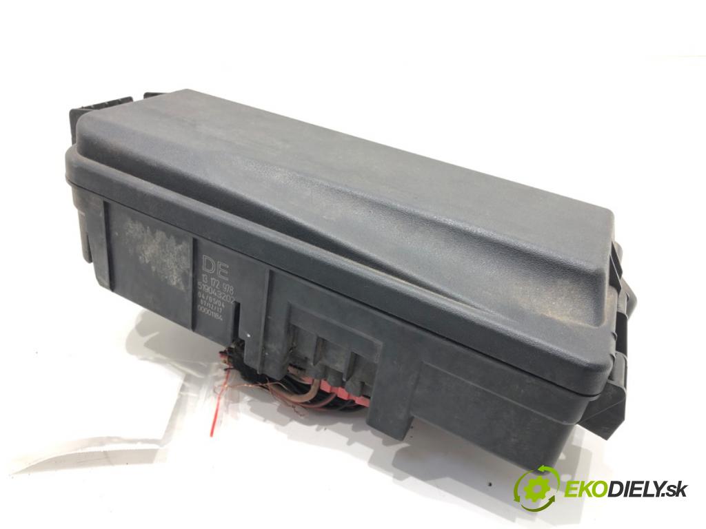 OPEL SIGNUM liftback (Z03) 2003 - 2008    1.9 CDTI (F48) 110 kW [150 KM] olej napędowy 2004 - 2008  skříňka poistková 13172978DE (Pojistkové skříňky)
