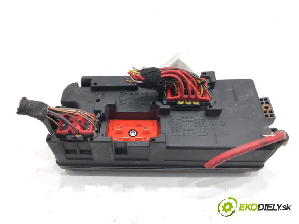 OPEL SIGNUM liftback (Z03) 2003 - 2008    1.9 CDTI (F48) 110 kW [150 KM] olej napędowy 2004 - 2008  skříňka poistková 13172978DE (Pojistkové skříňky)