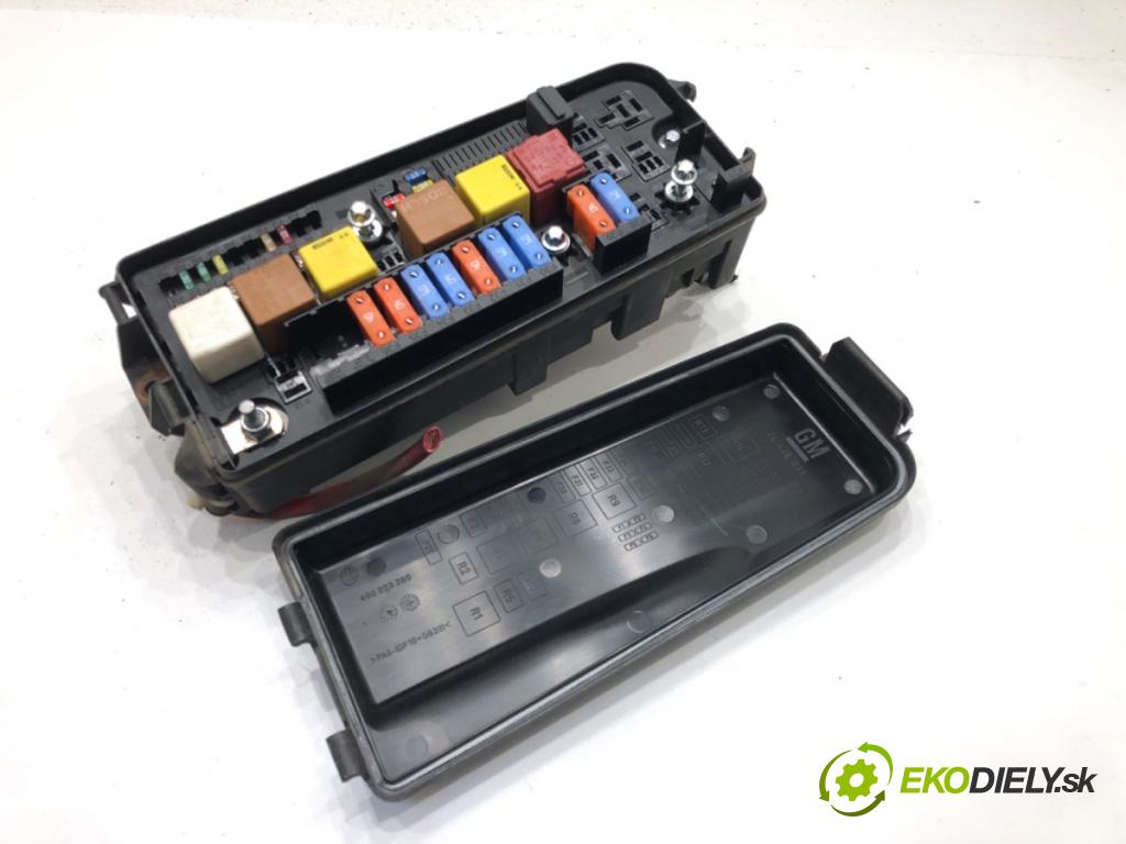 OPEL SIGNUM liftback (Z03) 2003 - 2008    1.9 CDTI (F48) 110 kW [150 KM] olej napędowy 2004 - 2008  skříňka poistková 13172978DE (Pojistkové skříňky)