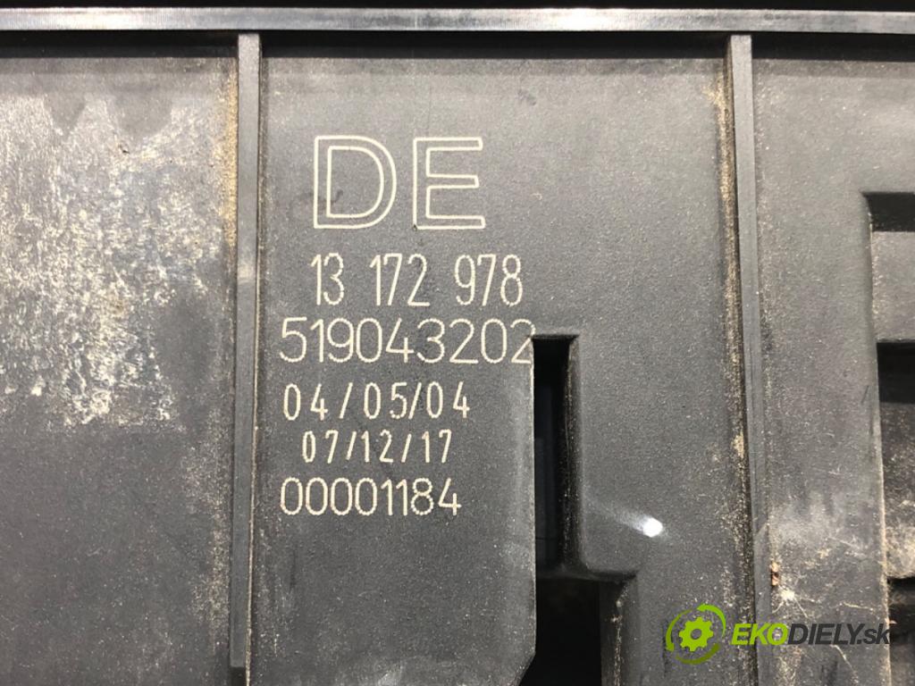OPEL SIGNUM liftback (Z03) 2003 - 2008    1.9 CDTI (F48) 110 kW [150 KM] olej napędowy 2004 - 2008  skříňka poistková 13172978DE (Pojistkové skříňky)