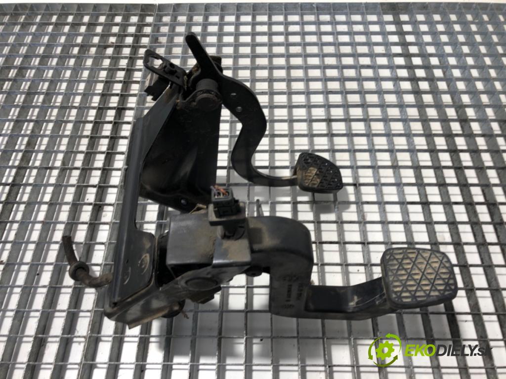 MERCEDES-BENZ VITO Autobus (W638) 1996 - 2003    112 CDI 2.2 (638.194) 90 kW [122 KM] olej napędowy 1999 - 2003  PEDÁL:  (Pedále)