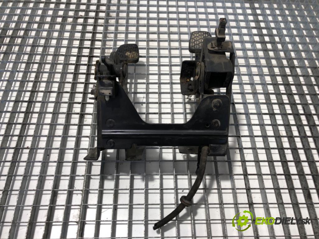 MERCEDES-BENZ VITO Autobus (W638) 1996 - 2003    112 CDI 2.2 (638.194) 90 kW [122 KM] olej napędowy 1999 - 2003  PEDÁL:  (Pedále)