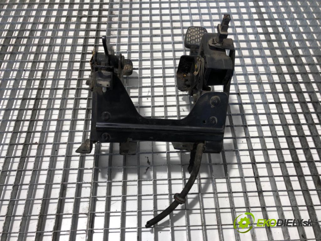 MERCEDES-BENZ VITO Autobus (W638) 1996 - 2003    112 CDI 2.2 (638.194) 90 kW [122 KM] olej napędowy 1999 - 2003  PEDÁL:  (Pedále)