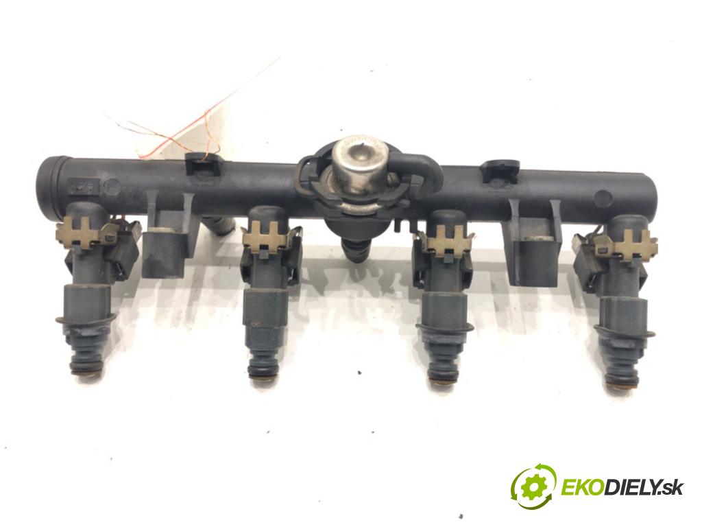 VW LUPO I (6X1, 6E1) 1998 - 2005    1.0 37 kW [50 KM] benzyna 1998 - 2000  Lišta vstrekovacia 030133319AA (Vstrekovacie lišty)