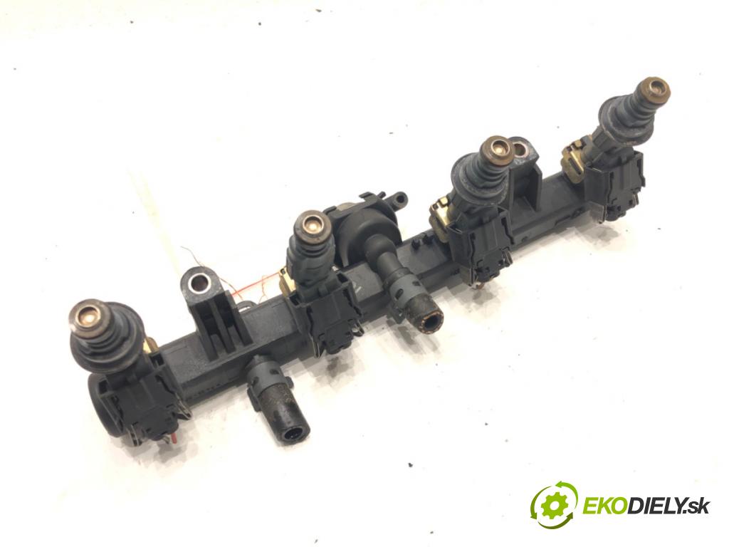 VW LUPO I (6X1, 6E1) 1998 - 2005    1.0 37 kW [50 KM] benzyna 1998 - 2000  Lišta vstrekovacia 030133319AA (Vstrekovacie lišty)