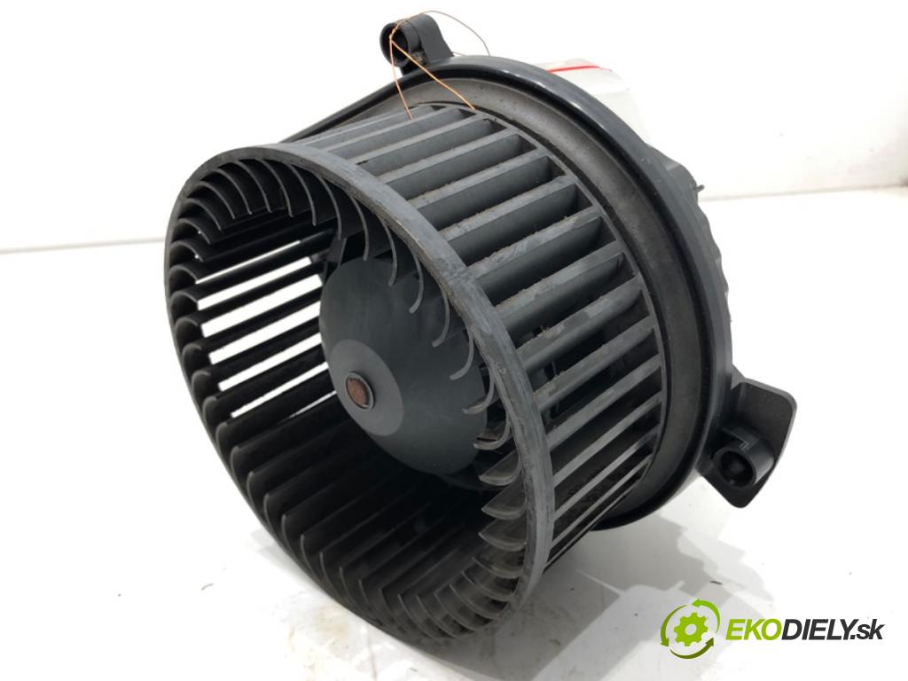 AUDI A4 B6 (8E2) 2000 - 2005    2.4 125 kW [170 KM] benzyna 2001 - 2004  ventilátor kúrenia 8E1820021B