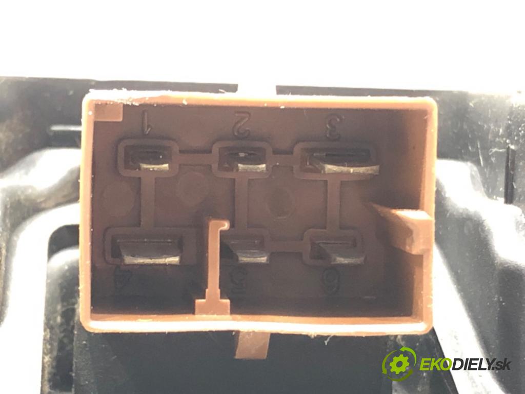 AUDI A4 B6 (8E2) 2000 - 2005    2.4 125 kW [170 KM] benzyna 2001 - 2004  ventilátor kúrenia 8E1820021B