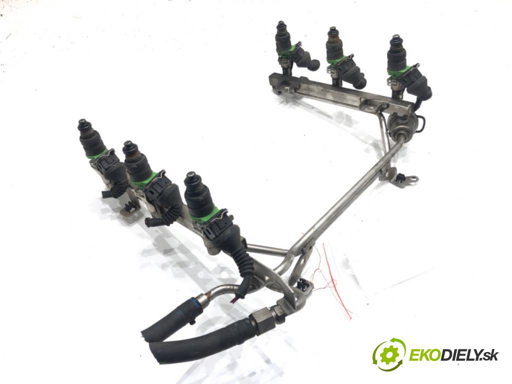 AUDI A4 B6 (8E2) 2000 - 2005    2.4 125 kW [170 KM] benzyna 2001 - 2004  Lišta vstrekovacia 078133681BA (Vstrekovacie lišty)