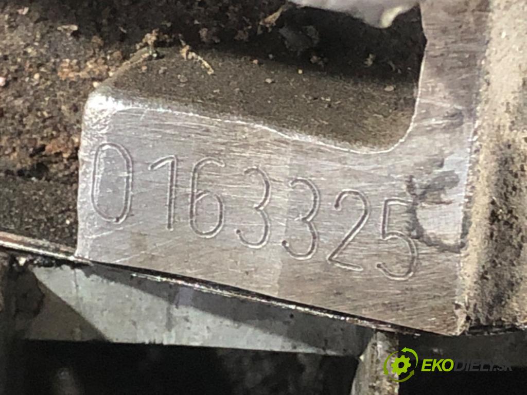 AUDI A4 B6 (8E2) 2000 - 2005    2.4 125 kW [170 KM] benzyna 2001 - 2004  Hlava valcov pravá BDV (Hlavy valcov)