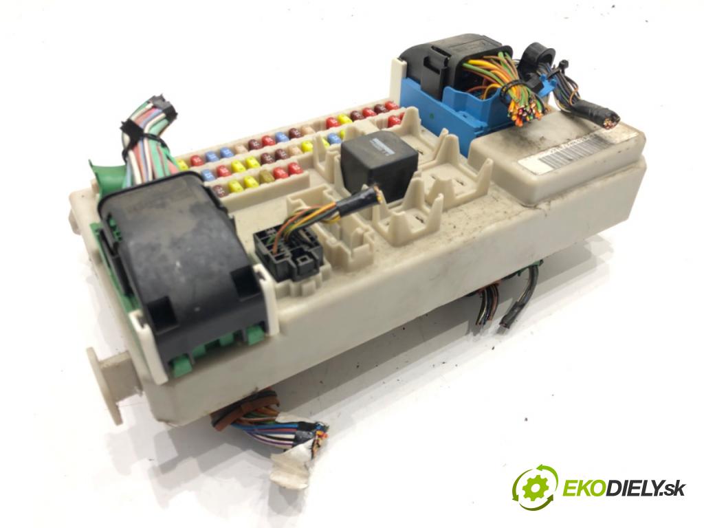 FORD FOCUS C-MAX (DM2) 2003 - 2007    2.0 TDCi 100 kW [136 KM] olej napędowy 2003 - 2007  skříňka poistková 3M5T-14A073-DF (Pojistkové skříňky)