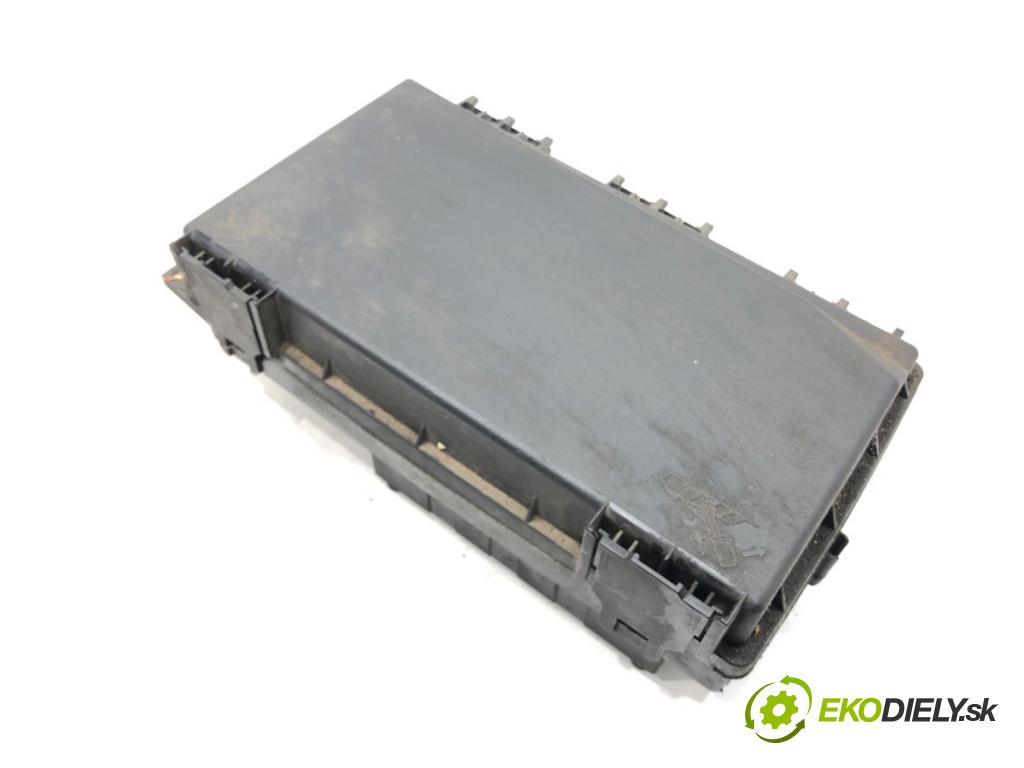 OPEL ZAFIRA B Nadwozie pełne/minivan (A05) 2005 - 2015    1.9 CDTI VAN (M75) 110 kW [150 KM] olej napędowy 2005 - 2015  skříňka poistková 13206748GU (Pojistkové skříňky)