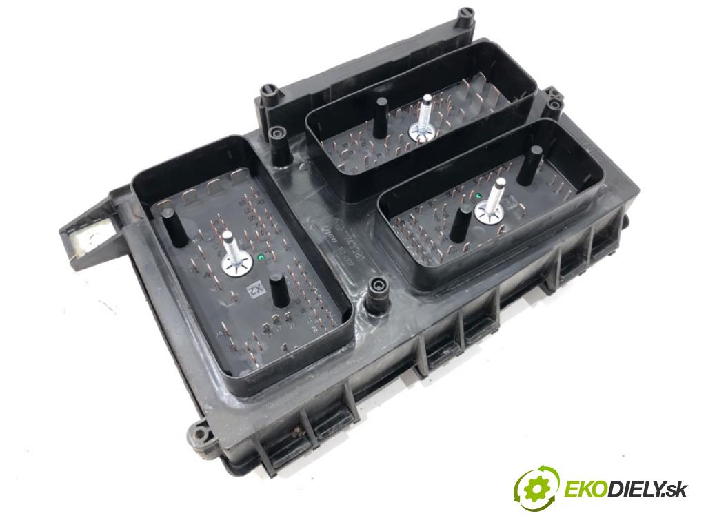 OPEL ZAFIRA B Nadwozie pełne/minivan (A05) 2005 - 2015    1.9 CDTI VAN (M75) 110 kW [150 KM] olej napędowy 2005 - 2015  skříňka poistková 13206748GU (Pojistkové skříňky)