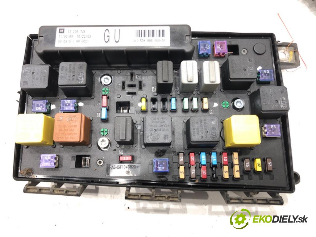 OPEL ZAFIRA B Nadwozie pełne/minivan (A05) 2005 - 2015    1.9 CDTI VAN (M75) 110 kW [150 KM] olej napędowy 2005 - 2015  skříňka poistková 13206748GU (Pojistkové skříňky)